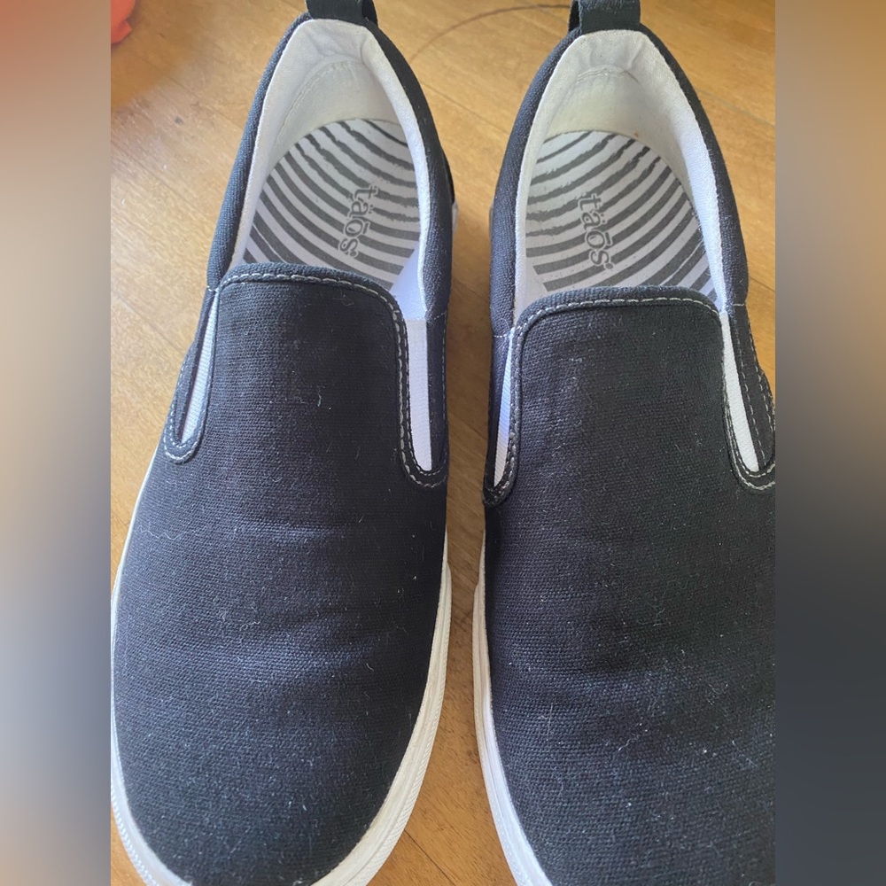 Taos Footwear Men's Black Slip-On Shoes 
 Black. Size 9.5